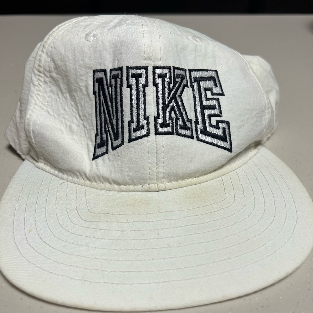 Vintage Nike SnapBack Hat - white